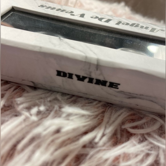 Lashes - Picture 3 of 4